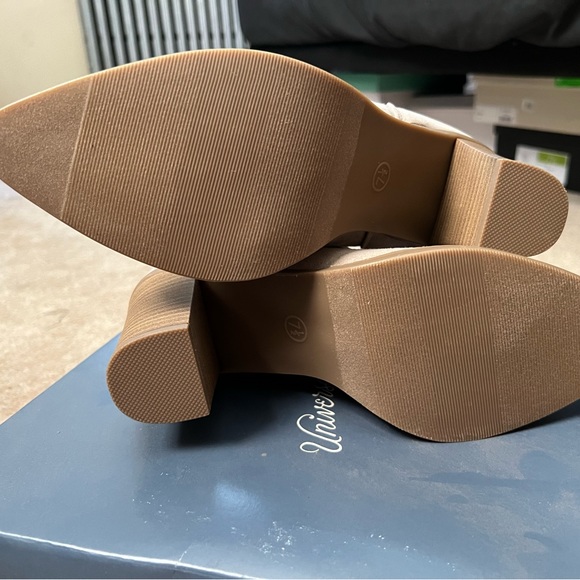 NWT//BOX Universal Thread Vanessa Ankle bootie - Picture 3 of 4